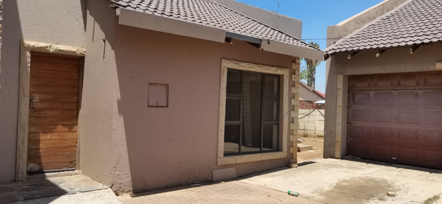 To Let 3 Bedroom Property for Rent in Riebeeckstad Free State